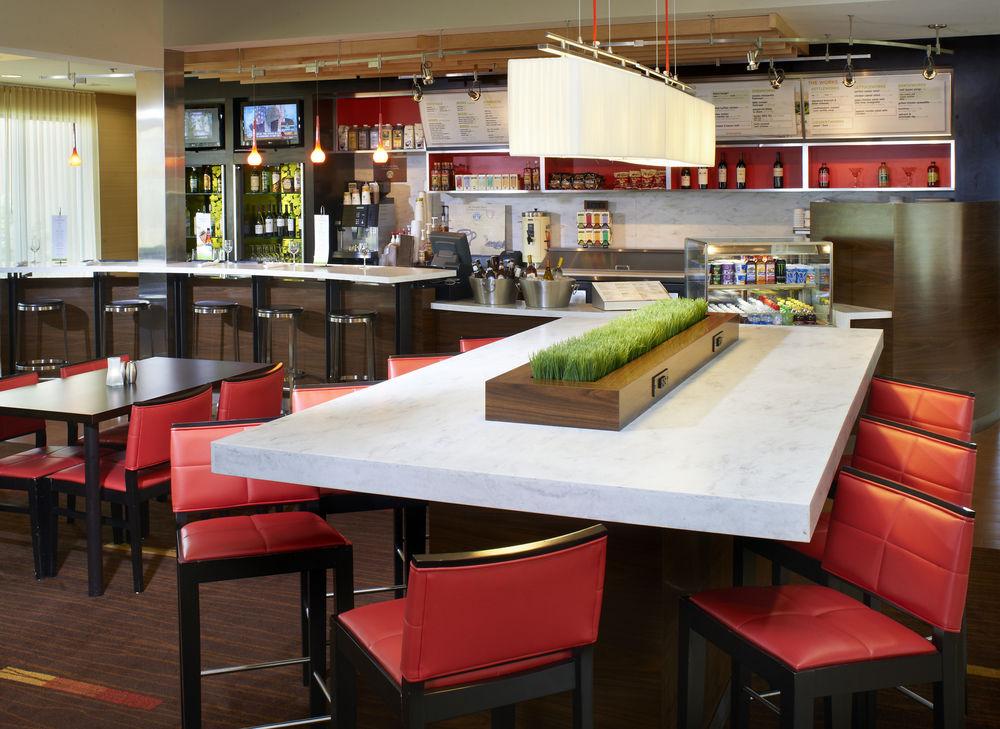 Hotel Courtyard By Marriott Indianapolis Airport Exterior foto