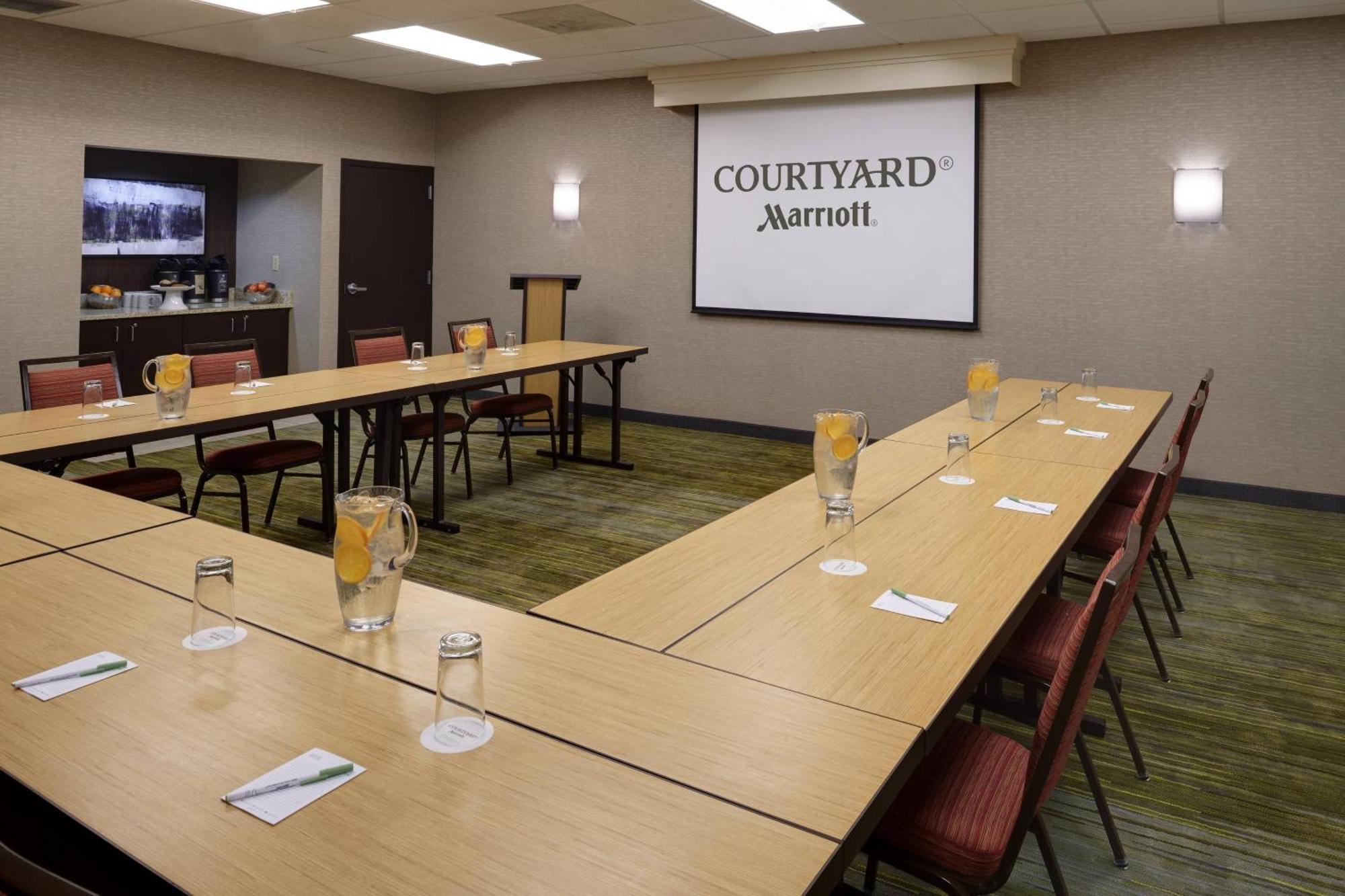 Hotel Courtyard By Marriott Indianapolis Airport Exterior foto