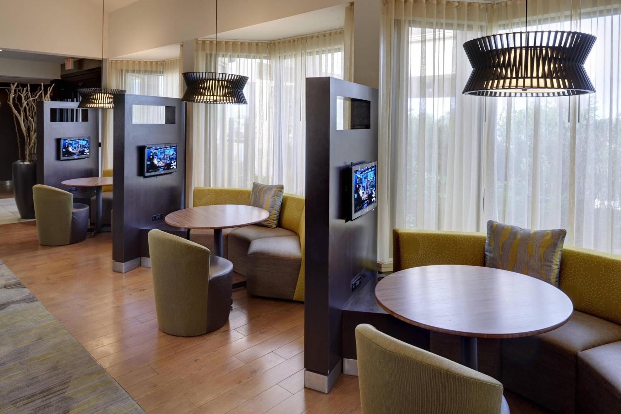 Hotel Courtyard By Marriott Indianapolis Airport Exterior foto