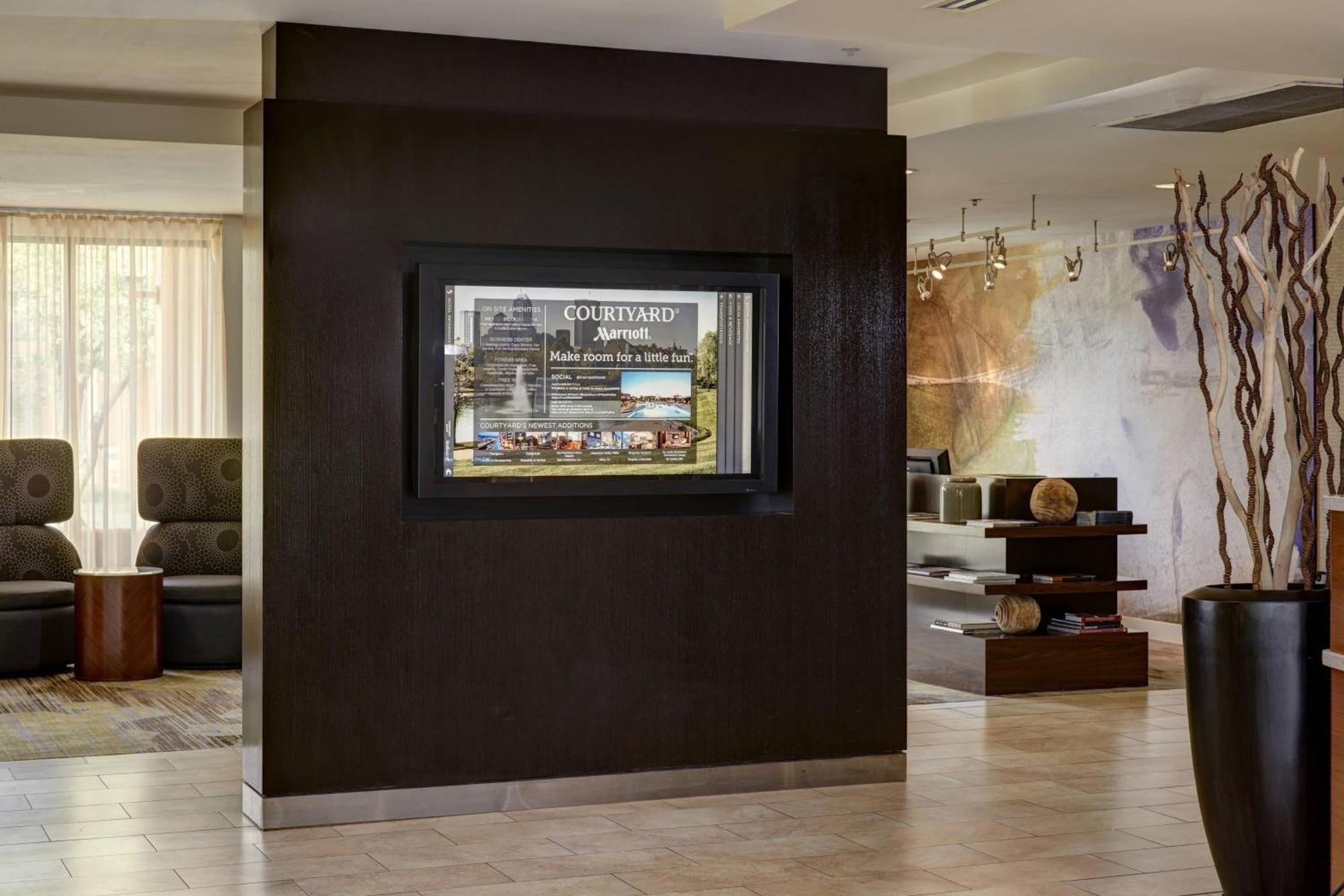 Hotel Courtyard By Marriott Indianapolis Airport Exterior foto
