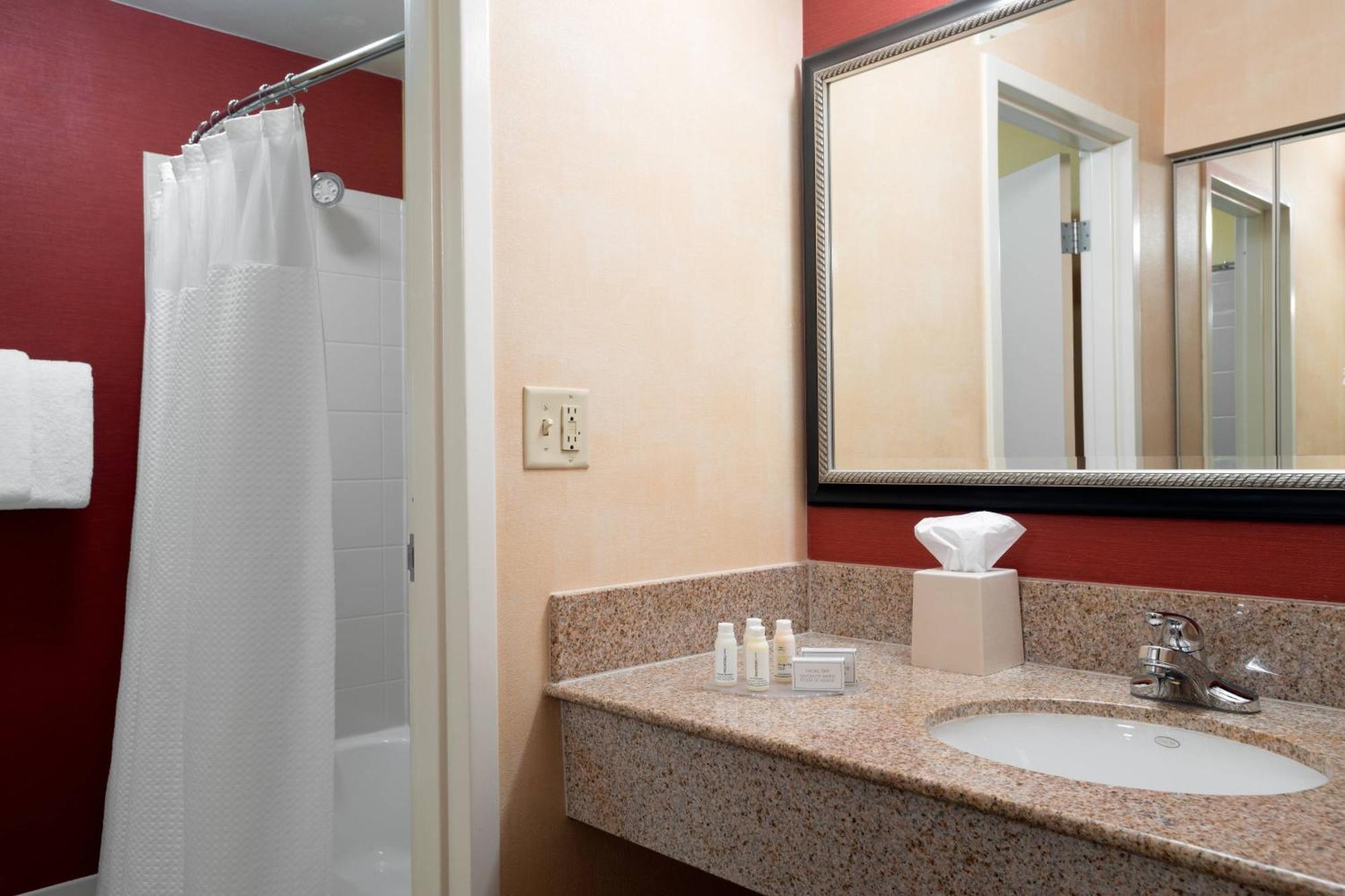 Hotel Courtyard By Marriott Indianapolis Airport Exterior foto