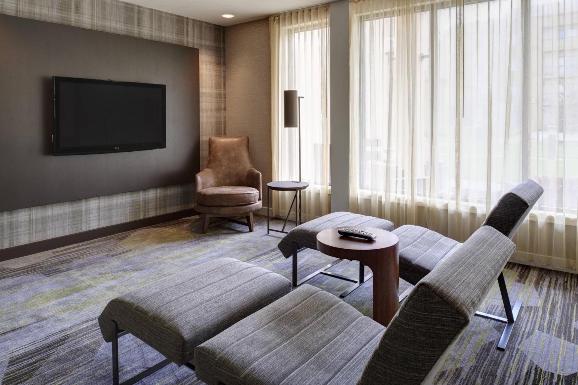 Hotel Courtyard By Marriott Indianapolis Airport Exterior foto