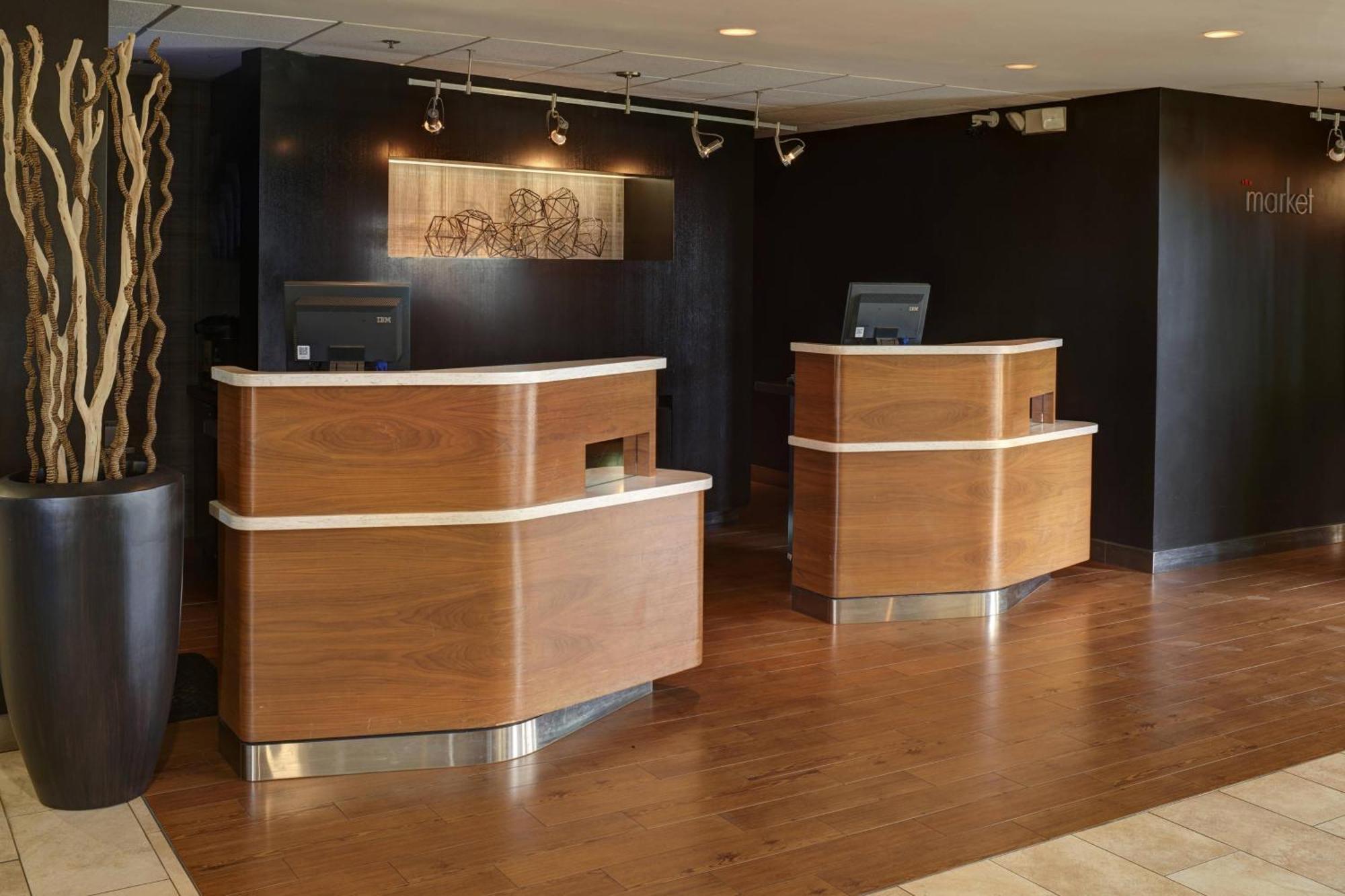 Hotel Courtyard By Marriott Indianapolis Airport Exterior foto