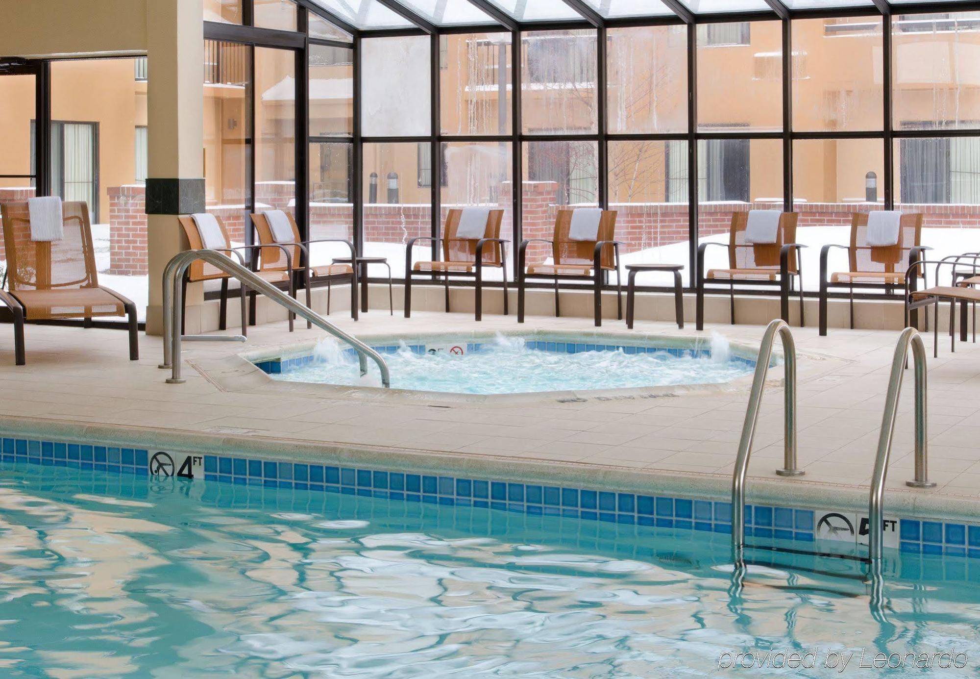 Hotel Courtyard By Marriott Indianapolis Airport Exterior foto
