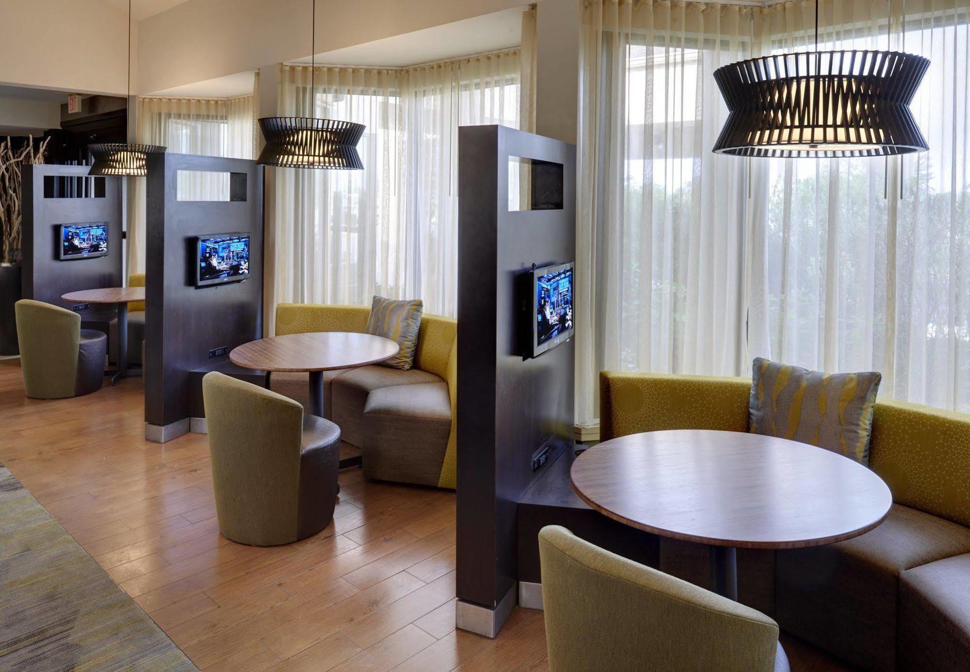 Hotel Courtyard By Marriott Indianapolis Airport Exterior foto
